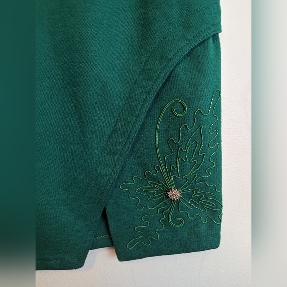 Vintage green holiday skirt with sparkly embellishment - Picture 2 of 3